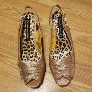 B.A.I.T. Footwear Brook in Gold 8